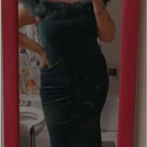 Plus Size Emerald Green Fuzzy Trim Mermaid Hem Glitter Bridesmaid Dress - Picture 6 of 10